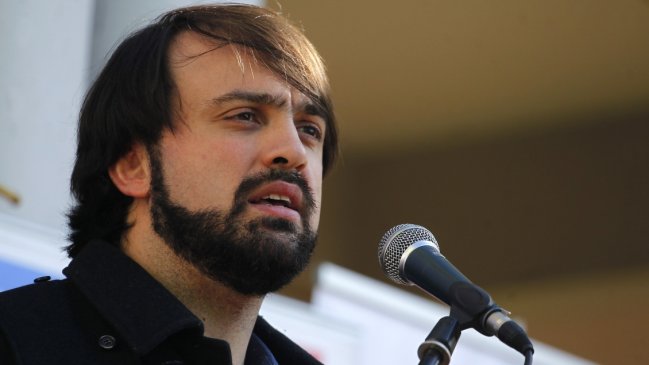 Sharp: Pensaría dos veces confiarle al Frente Amplio la política internacional