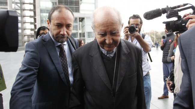 Cardenal Errázuriz declaró ante Fiscalía como imputado por encubrimiento de abusos