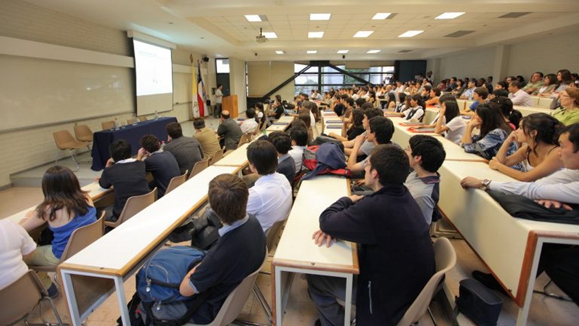 Cerca del 70 por ciento de titulados de educación superior excedieron duración de sus carreras