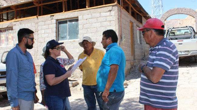 Analizan entrega de inmuebles fiscales a la comunidad quechua de Huatacondo