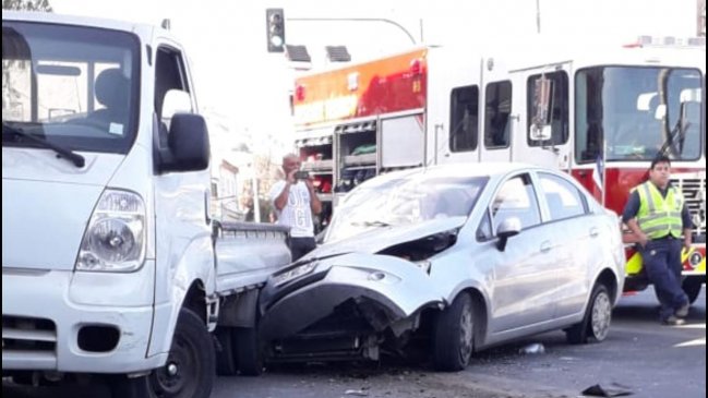 Dos adultos mayores lesionados dejó choque en Antofagasta