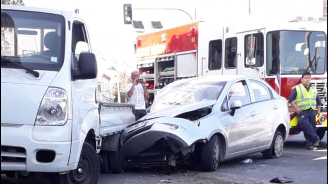 Dos adultos mayores lesionados dejó choque en Antofagasta