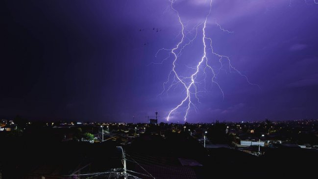 Más de 12 mil clientes sufrieron cortes de luz debido a tormentas eléctricas en la región de Valparaíso