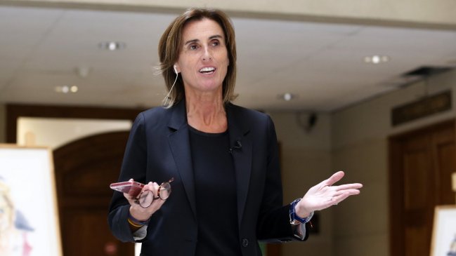 Ministra Cubillos llamó al debate para hacer mixta toda la educación pública