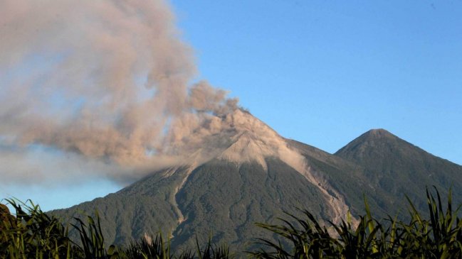 Volcán de Fuego de Guatemala aumenta actividad y registra 32 explosiones por hora