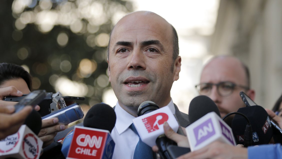 Contralor defendió trabajo de funcionarios y descartó renunciar a su cargo