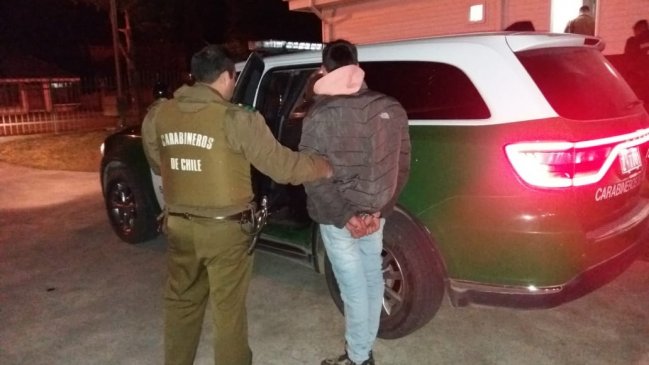 Carabineros detiene a adolescente acusado de golpear a sujeto para robar su celular
