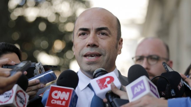 Contralor defendió trabajo de funcionarios y descartó renunciar a su cargo