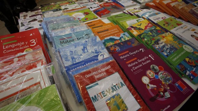 Textos escolares: FNE recomendó aumentar competencia para bajar precios