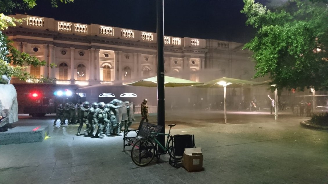 Manifestación pro mapuche en el centro de Santiago terminó con incidentes