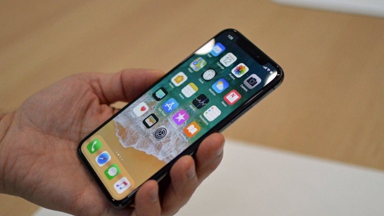 Dos estudiantes son acusados de estafar a Apple en casi 600 millones de pesos