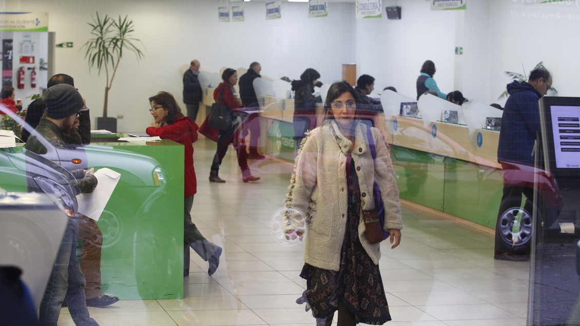 Gobierno revocó postergación de la norma que bajaba planes de las isapres