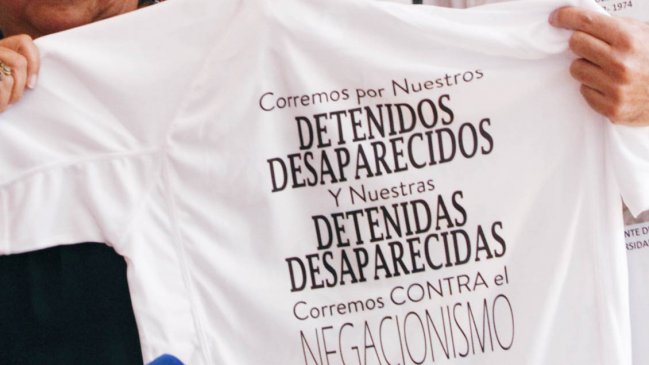 AFDD reiteró llamado a corredores del Maratón de Santiago a sumarse a campaña contra el negacionismo