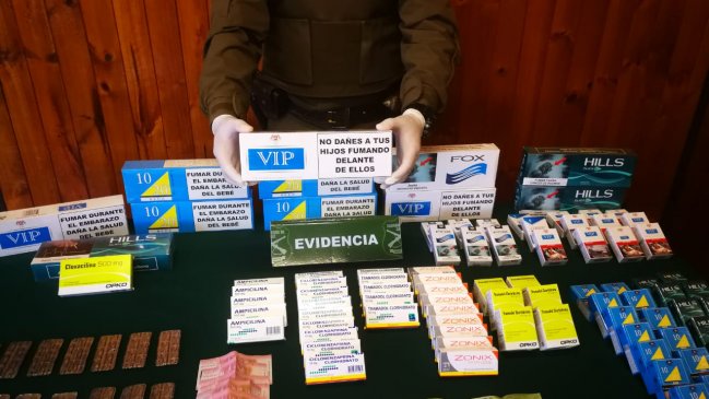 OS-7 de Carabineros decomisó fármacos y cigarros desde feria libre de San Antonio