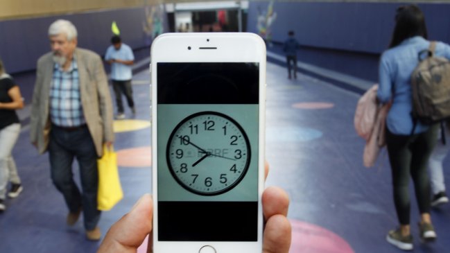 ¿Qué hacer si a tu teléfono no se le cambió la hora?