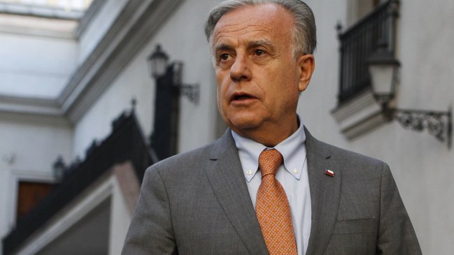 Santelices dice que pidió en marzo cambiar norma sobre isapres, pero superintendente no accedió