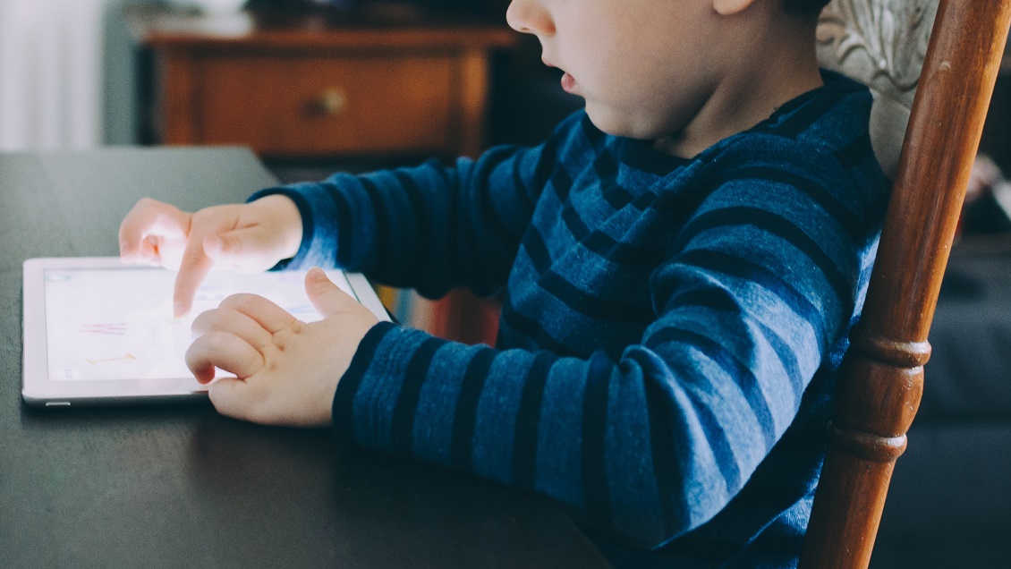 Niño travieso bloqueó el iPad de su papá por casi medio siglo