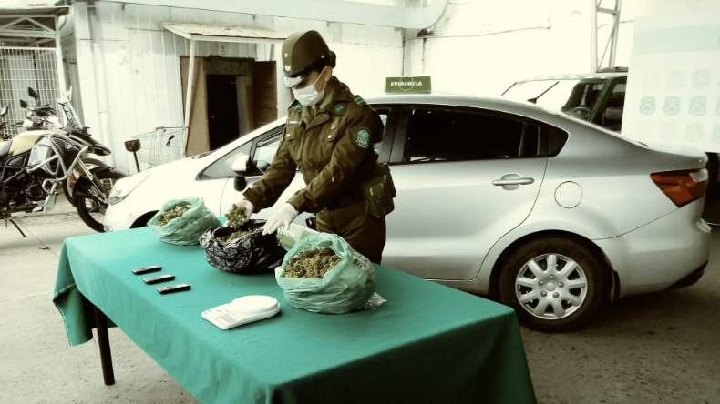 Detienen a joven que llevaba en un vehículo 7.500 dosis de marihuana hacia Coronel