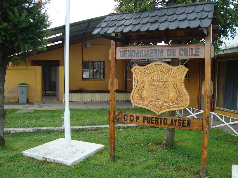 PDI investiga hallazgo de drogas y celulares en oficina de alcaide de cárcel de Aysén