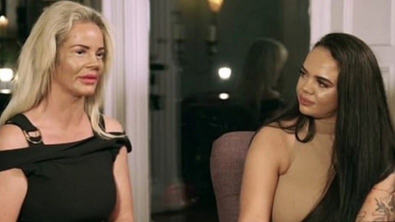 Mujer dejó que su hija se prostituyera para que pagaran por cirugías plásticas de ambas