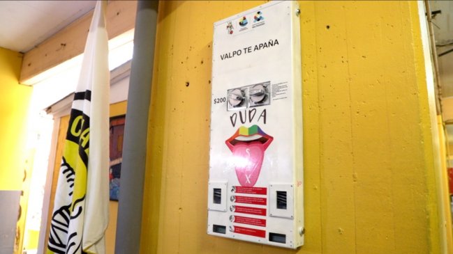 Municipio instaló primer dispensador de condones en liceo de Valparaíso