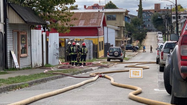 Emanación de gas moviliza a Bomberos en el centro de Valdivia