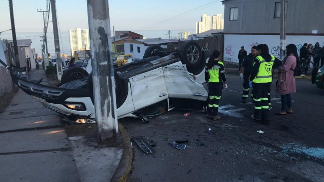 Choque con volcamiento dejó cuatro lesionados en Iquique