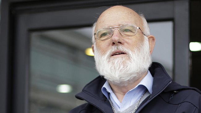 Tras 10 días en el Vaticano, Aós volvió a Chile sin 