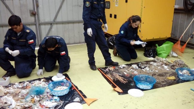 Capitanía de Puerto de Quintero implementa novedosa técnica para limpieza de playas