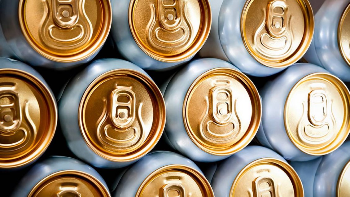 Dos detenidos tras robo de 12 packs de cervezas en supermercado: Ex trabajador y un menor de edad