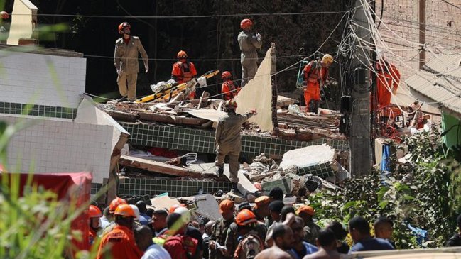 Continúa búsqueda de desaparecidos tras derrumbe de edificios en Río de Janeiro