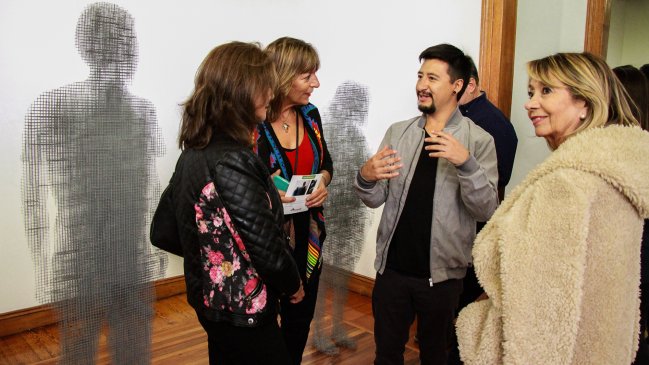 Inauguran exposición con artistas visuales peruanos en Iquique