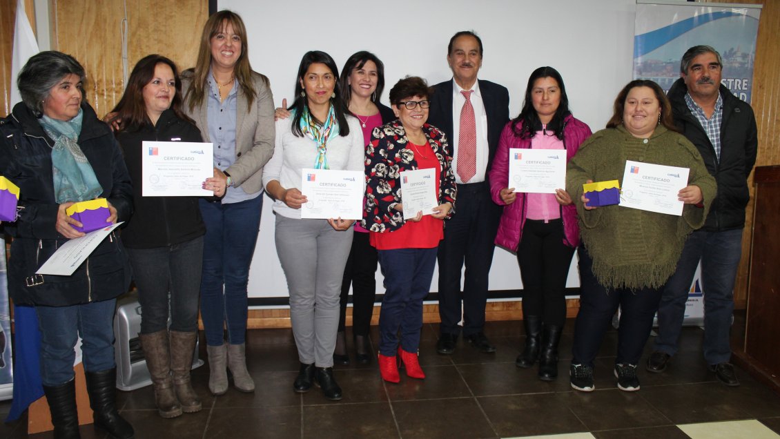 Calbuco: Mujeres jefas de hogar se capacitan para emprender