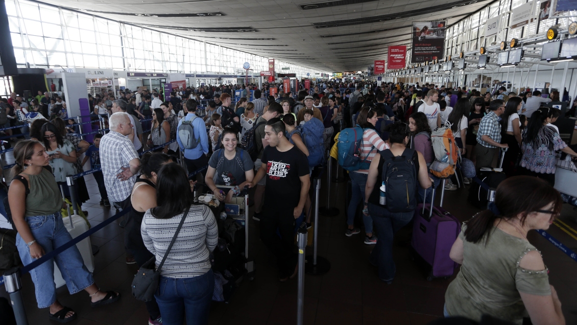 Aeropuerto de Santiago espera flujos históricos de pasajeros por Semana Santa
