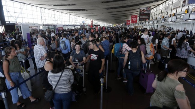 Aeropuerto de Santiago espera flujos históricos de pasajeros por Semana Santa