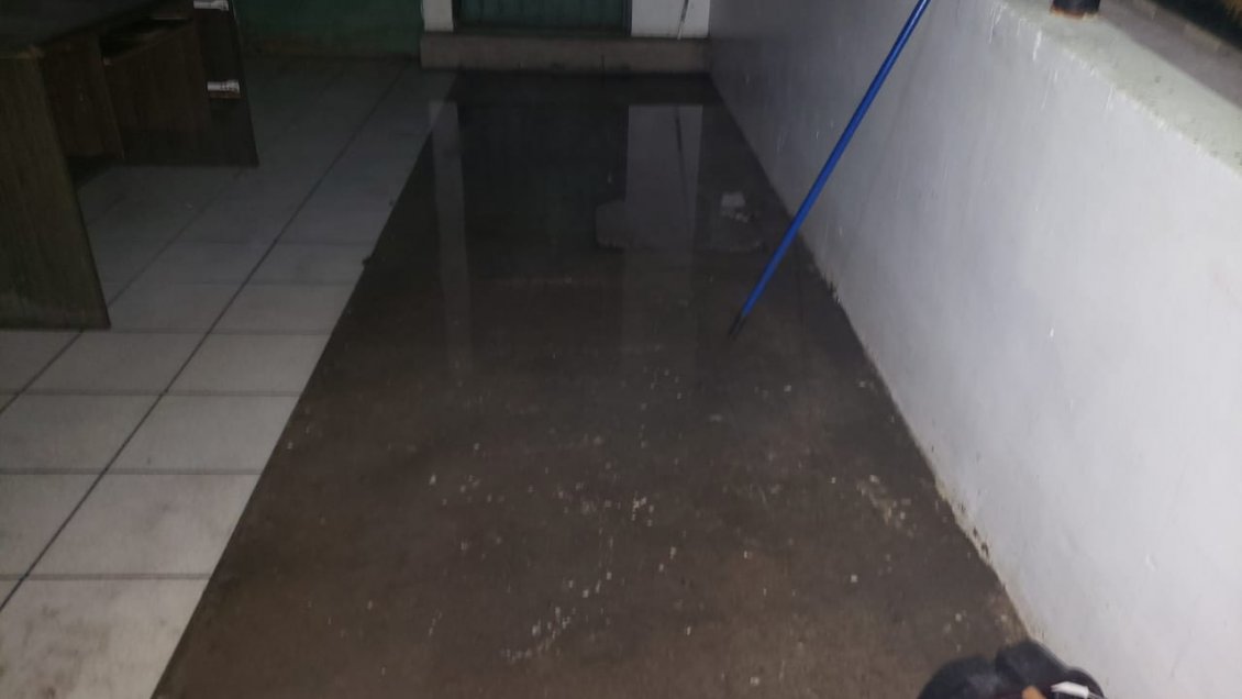 Iquique: Gimnasio municipal se inundó con aguas servidas por sexta vez en el año