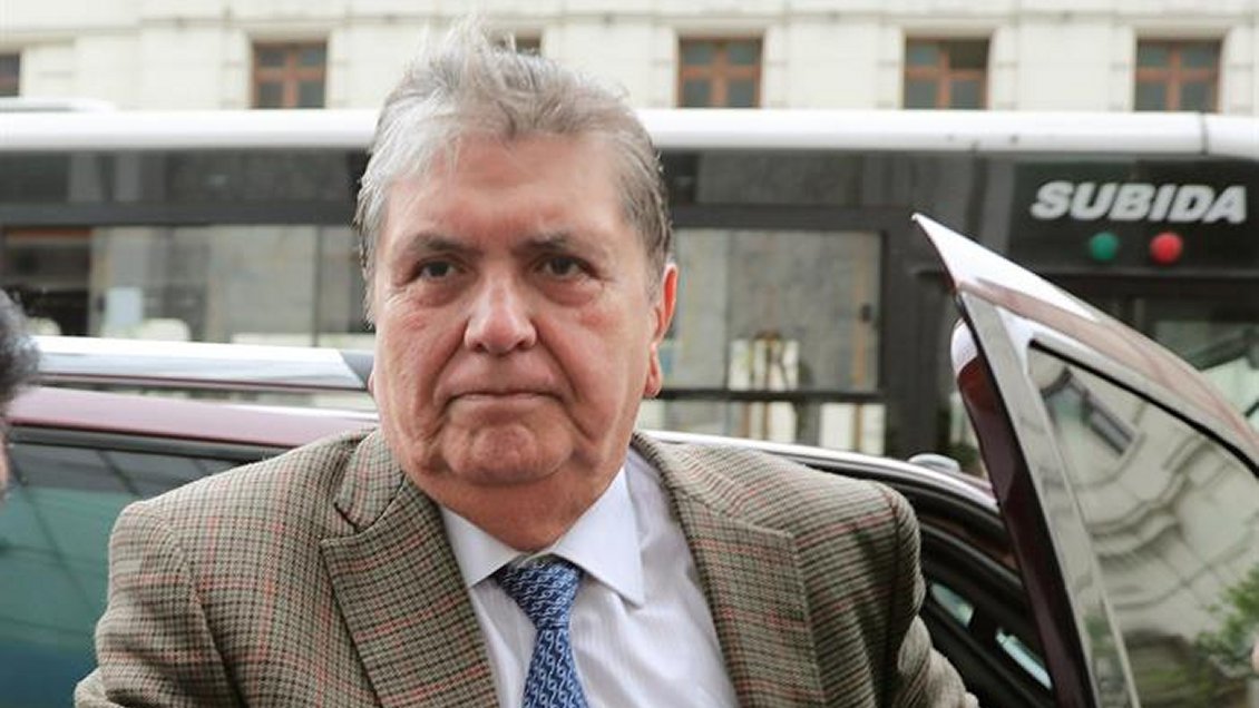 Falleció ex presidente Alan García tras dispararse al momento de su detención
