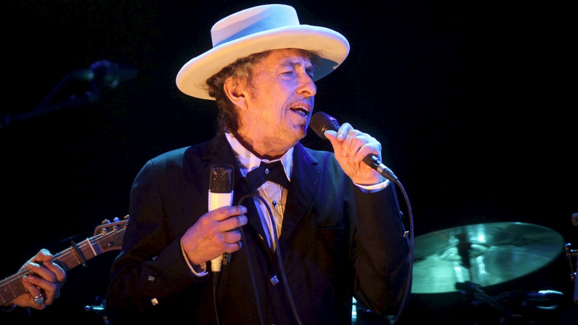 Bob Dylan se enojó en su show porque empezaron a grabar con celulares