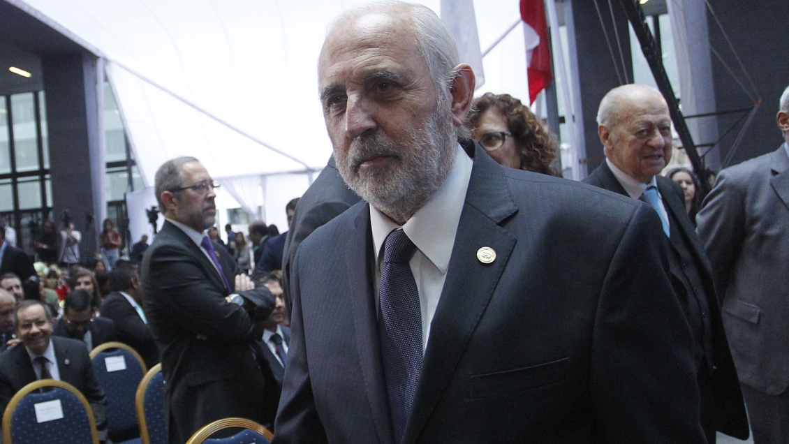 Abbott admite que reunión con Letelier pudo ser impropia