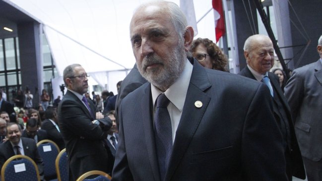 Abbott admite que reunión con Letelier pudo ser impropia