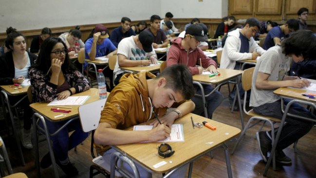 CRUCh aprobó nueva prueba de Escritura para la futura admisión a universidades