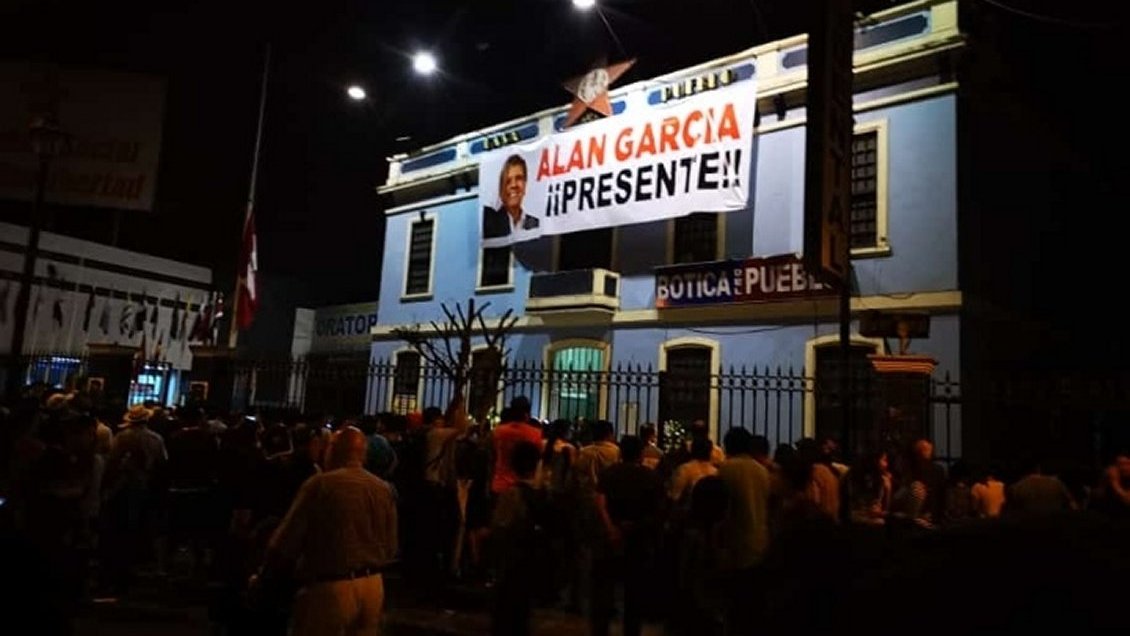 Perú declaró tres días de duelo por suicidio de Alan García