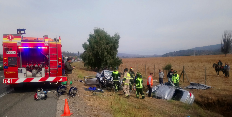 Sobrevivientes de accidente en Casablanca fueron intervenidos, pero siguen en riesgo