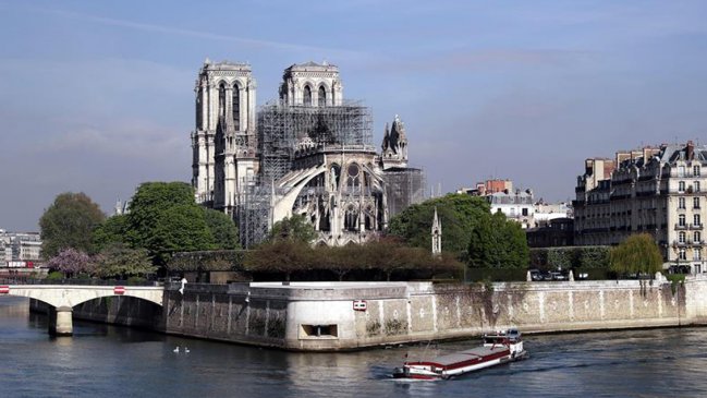 Tres zonas de Notre Dame siguen frágiles, aunque la estructura principal está a salvo