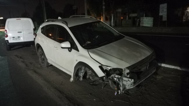 Dos sujetos chocaron auto robado en Maipú