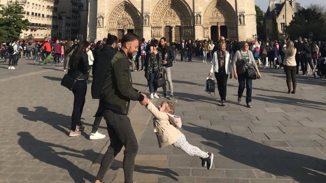 Encontraron a papá e hija fotografiados antes del incendio en Notre Dame