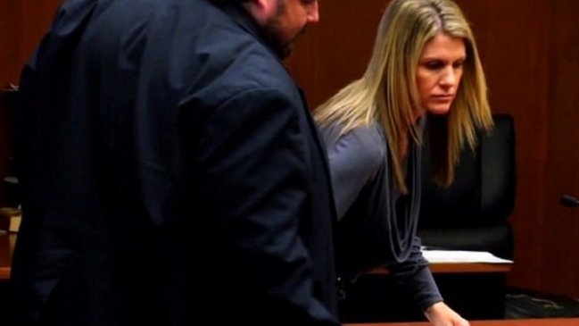 Mujer abusó sexualmente de los pololos de sus hijas adolescentes