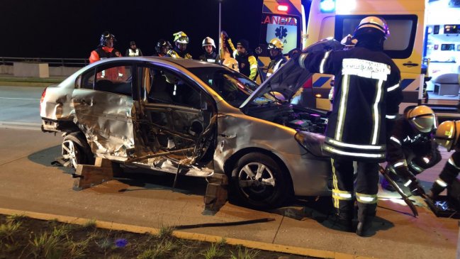 Conductor que manejaba contra el tránsito se dio a la fuga tras colisionar y volcar vehículo