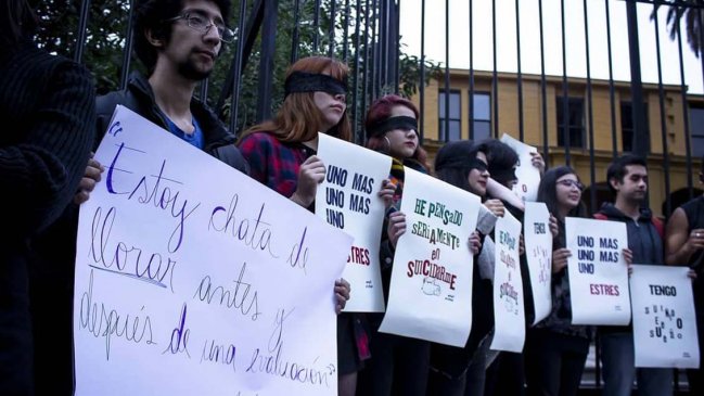 Estudiantes de la U. de Chile se rebelaron contra sobrecarga académica de Arquitectura