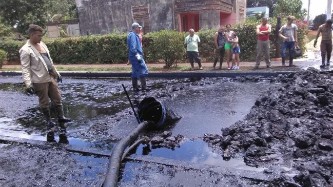 Avería en fábrica azúcar cubana causa derrame de 268.000 litros de petróleo